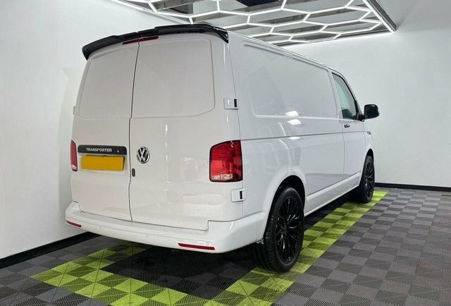 Volkswagen Transporter 2.0 Tdi T28 Bluemotion YY67ENJ White #2