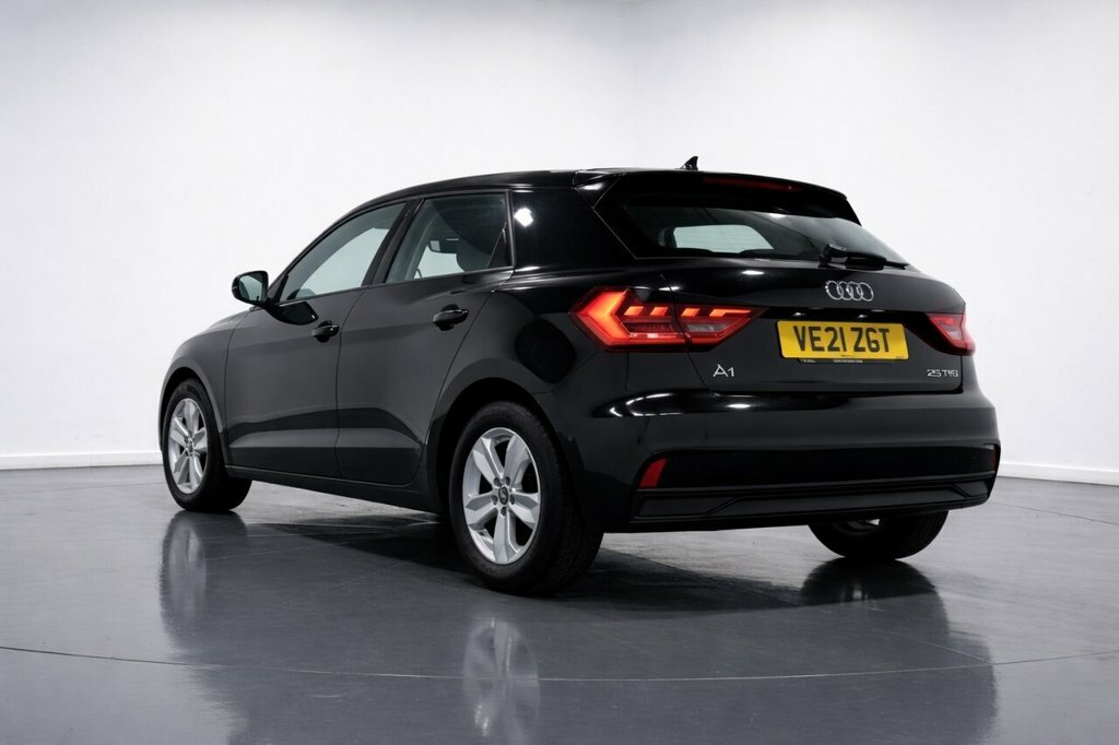 Audi A1 1L Technik VE21ZGT Black #3