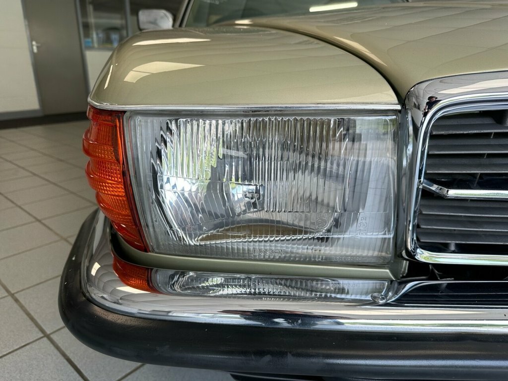 Mercedes-Benz SL Class 2.7L Null White #22
