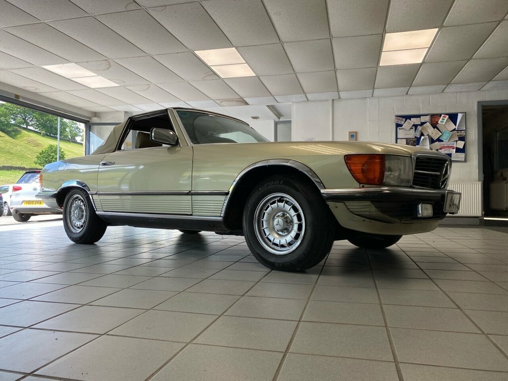 Mercedes-Benz SL Class 2.7L Null White #18