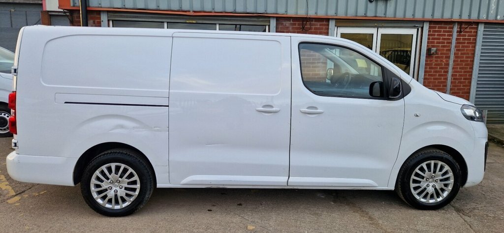 Vauxhall Vivaro 1.5L Pro 6Dr DP23KFV White #5