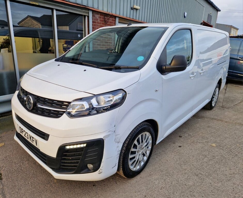 Vauxhall Vivaro 1.5L Pro 6Dr DP23KFV White #3