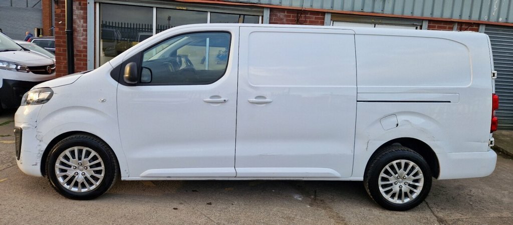 Vauxhall Vivaro 1.5L Pro 6Dr DP23KFV White #4