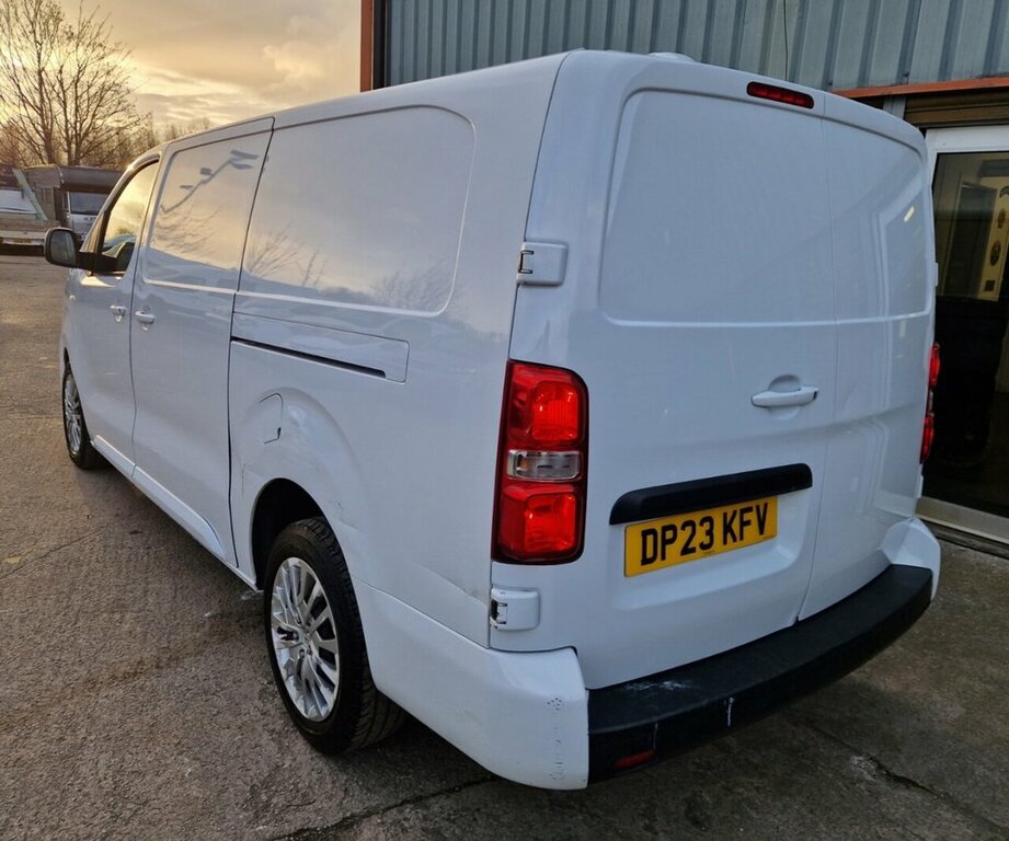 Vauxhall Vivaro 1.5L Pro 6Dr DP23KFV White #6