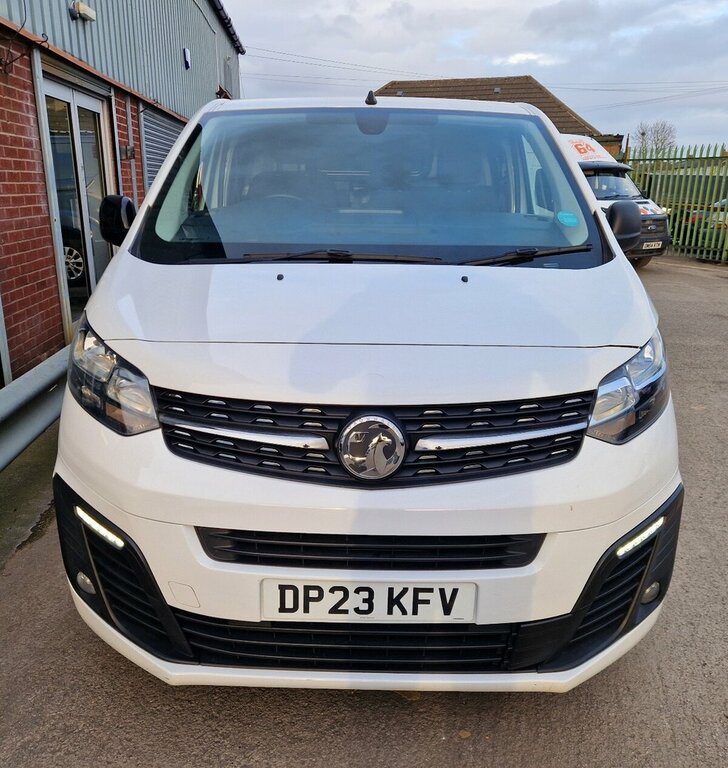 Vauxhall Vivaro 1.5L Pro 6Dr DP23KFV White #2
