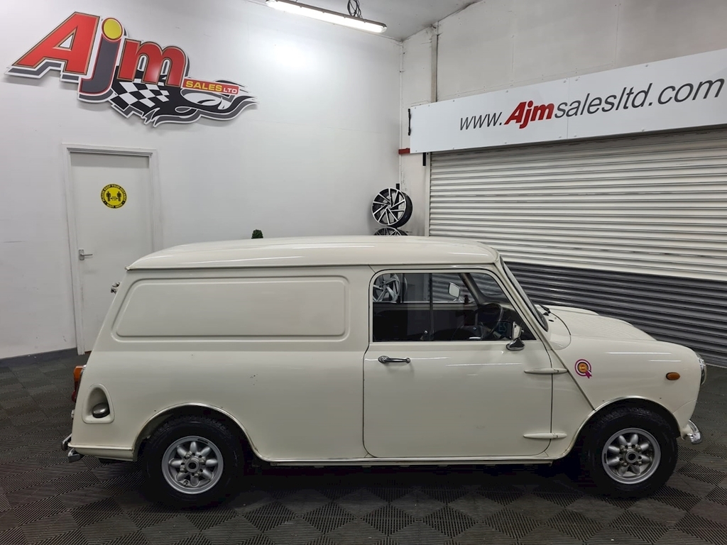 Austin MINI U481 White #2
