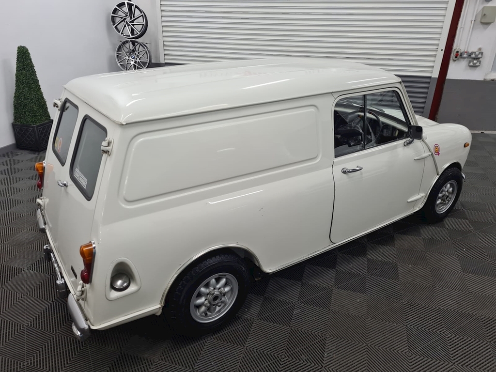 Austin MINI U481 White #6