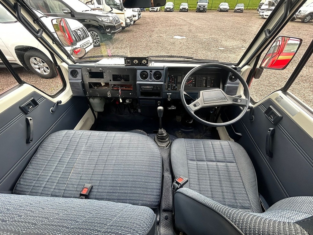 Toyota HiAce Mpv #16