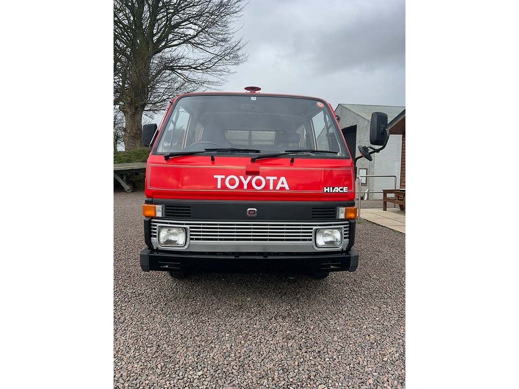 Toyota HiAce 1.6 U867 Red #2