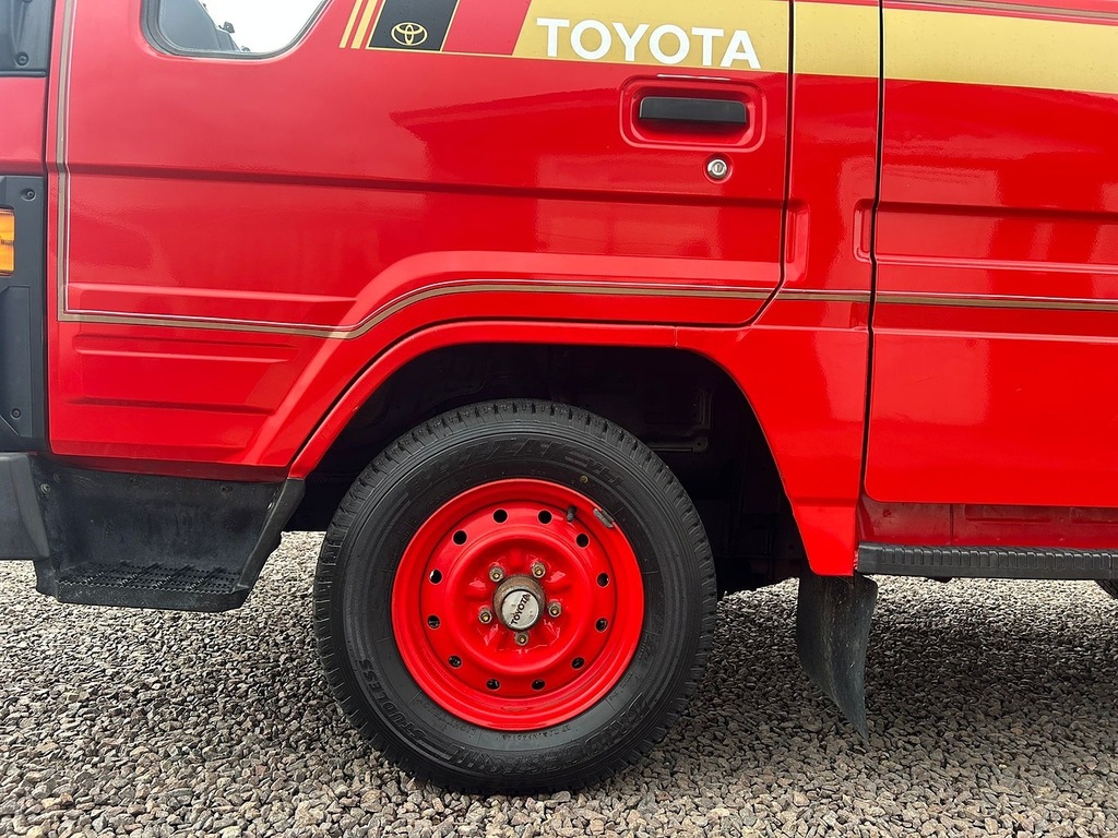 Toyota HiAce Mpv #9