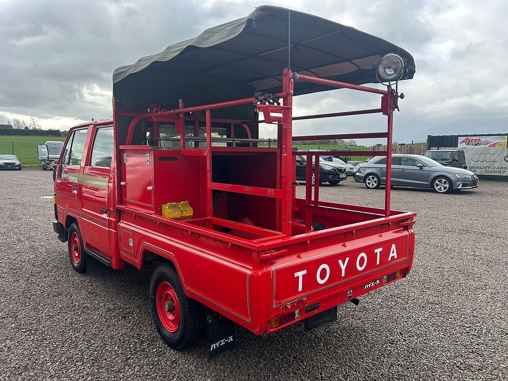 Toyota HiAce Mpv #8