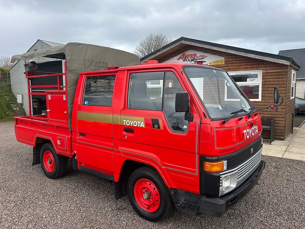 Toyota HiAce 1.6 U867 Red