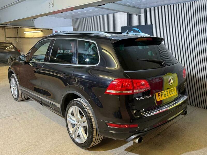 Volkswagen Touareg 3.0 Tdi V6 Bluemotion FP62OGD Black #4
