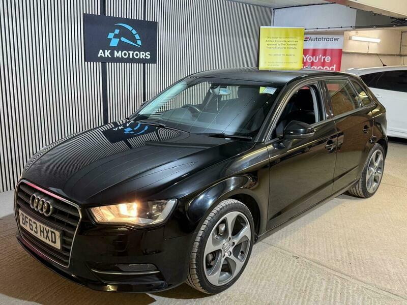 Audi A3 1.6 Tdi Se Sportback Black #2