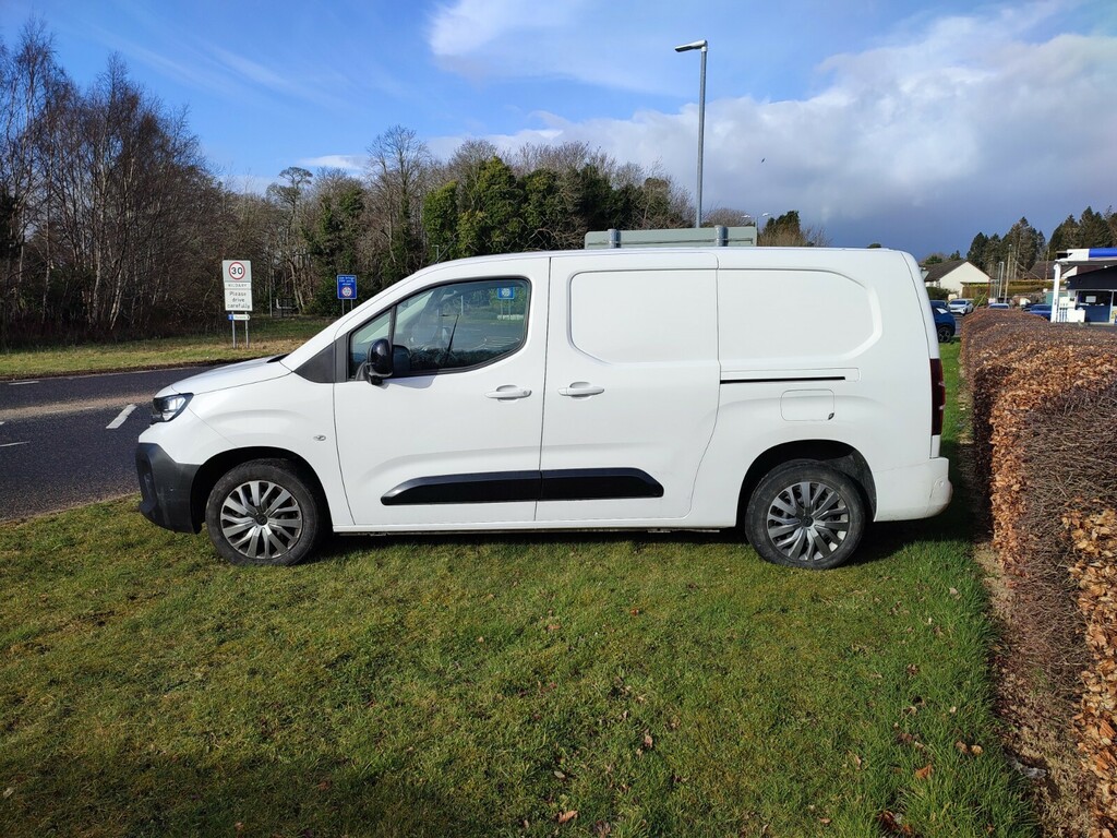 Peugeot Partner 1.5 Bluehdi 100 Asphalt Van KO24VHG White #4