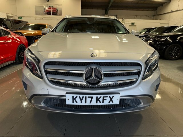 Mercedes-Benz GLA Class 2017 2.1 Gla220d Sport Premium Suv 7G KY17KFX Silver #3