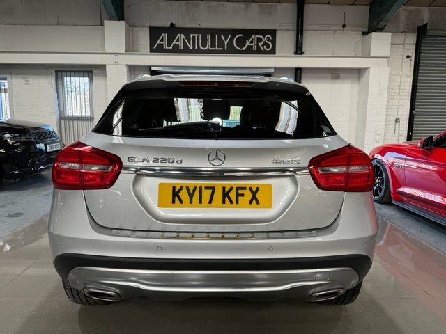 Mercedes-Benz GLA Class 2017 2.1 Gla220d Sport Premium Suv 7G KY17KFX Silver #4