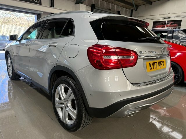 Mercedes-Benz GLA Class 2017 2.1 Gla220d Sport Premium Suv 7G KY17KFX Silver #5