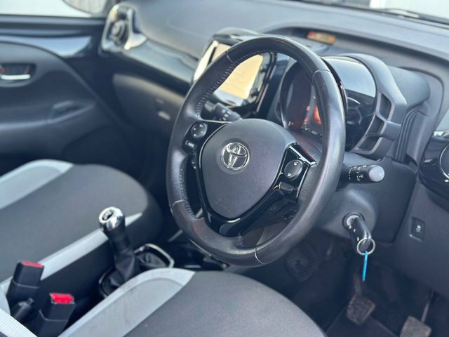 Toyota Aygo 1.0 Vvt-i X-press NX18YAU Black #2