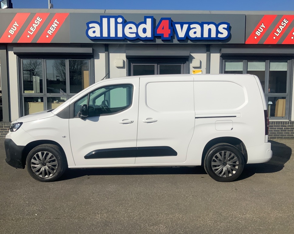 Citroen Berlingo XL 1.5 Bluehdi 100 Bhp Driver XL S S KJ24ZTV White #4
