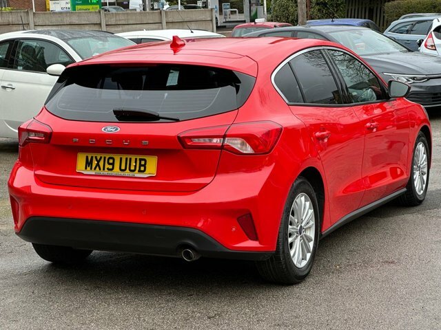 Ford Focus 1.0T Ecoboost Titanium Hatchback MX19UUB Red #4