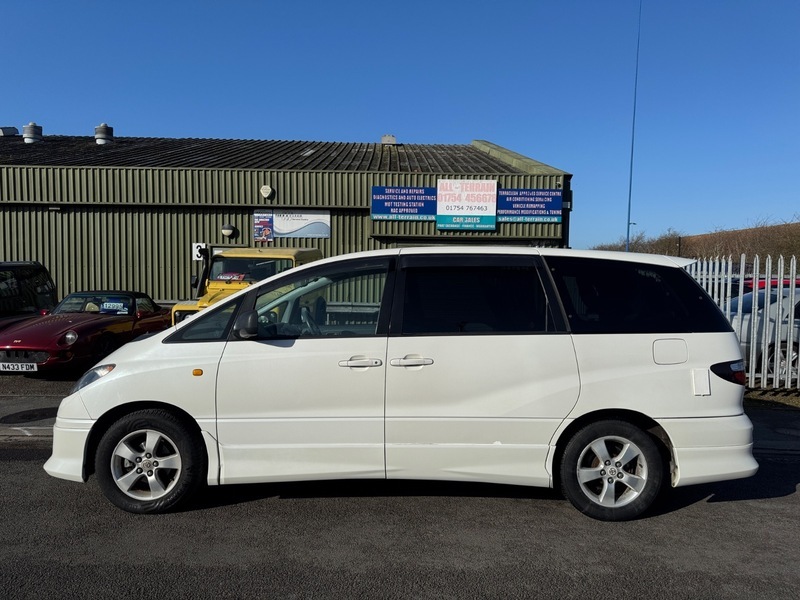 Toyota Estima Silver #3