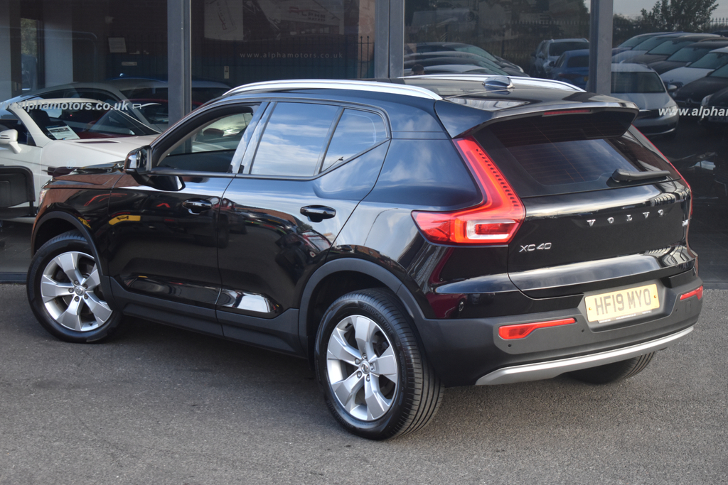 Volvo XC40 2.0 T4 Momentum Suv Awd Euro 6 S HF19MYO Black #2