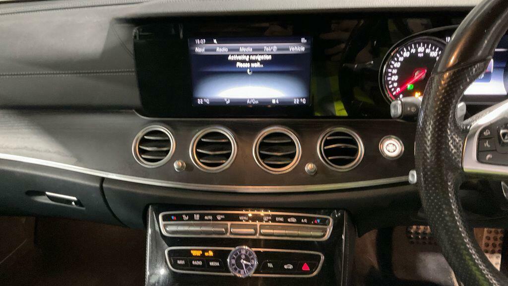Mercedes-Benz E Class 2.0 E220d Amg Line G-tronic Euro 6 Ss LL67OJT Black #4