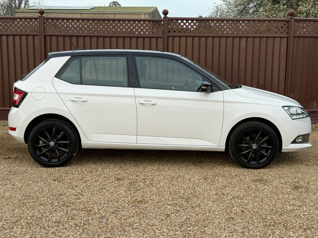 Skoda Fabia 1.0 Tsi Colour Edition Hatchback Dsg Eu FN71SZJ #3