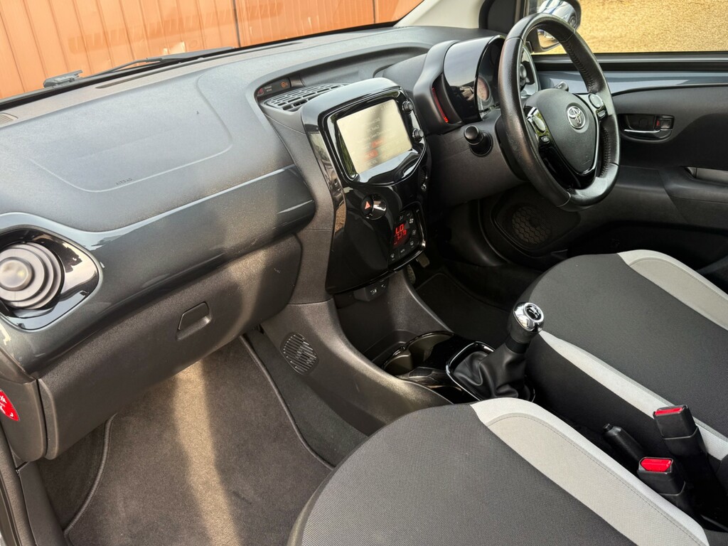 Toyota Aygo 1.0 Vvt-i X-press Hatchback Euro SL67HWY #2