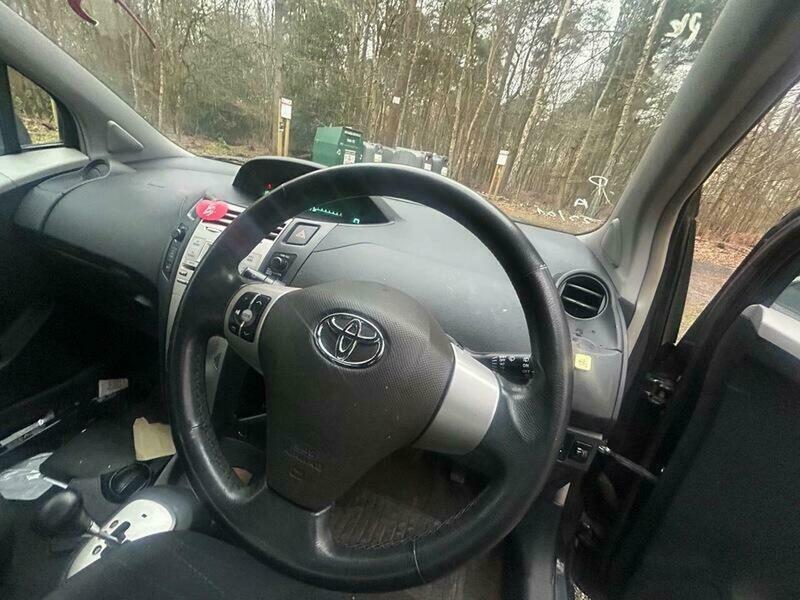 Toyota Yaris 1.3 T Spirit Multimode WG06FNZ Black #2