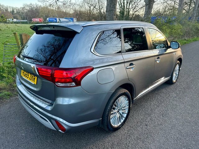 Mitsubishi Outlander 2.4H Twinmotor 13.8Kwh Dynamic Suv Plug HG69ZKR Black #4