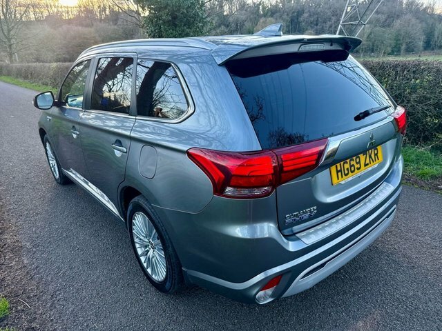 Mitsubishi Outlander 2.4H Twinmotor 13.8Kwh Dynamic Suv Plug HG69ZKR Black #3