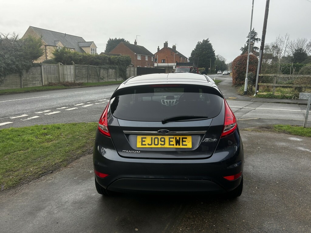Ford Fiesta Hatchback 1.4 Titanium 2009 EJ09EWE Grey #4