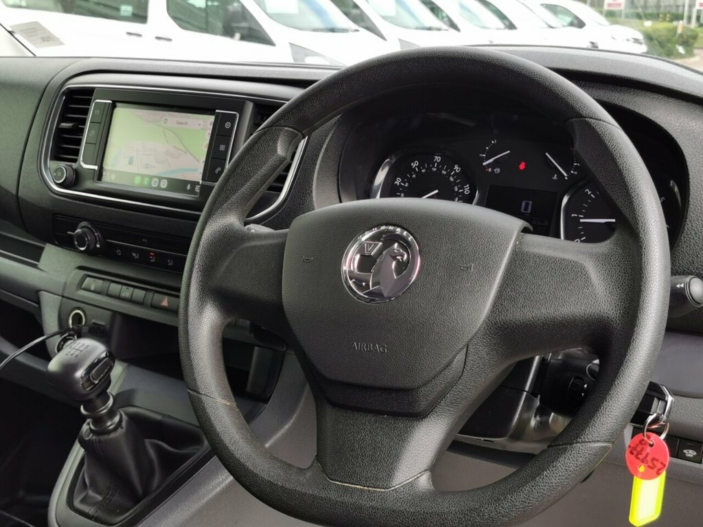 Vauxhall Vivaro 1.5L Dynamic 6Dr WN71DZX White #2