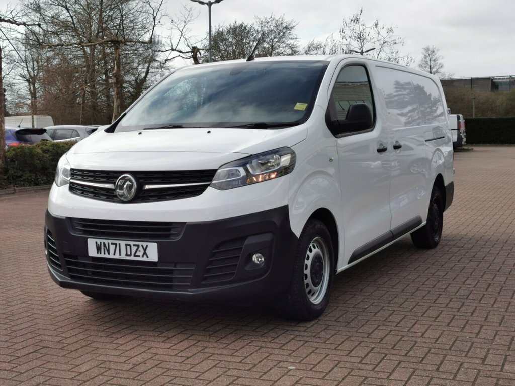 Vauxhall Vivaro 1.5L Dynamic 6Dr WN71DZX White #4