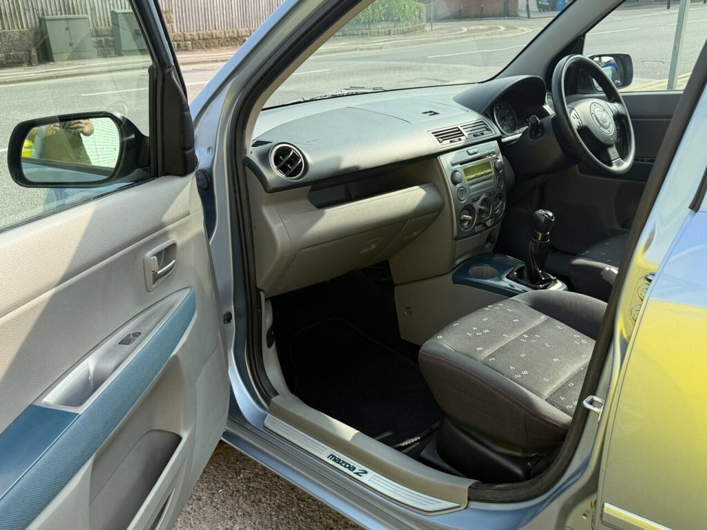 Mazda 2 1.6 Capella Black #13