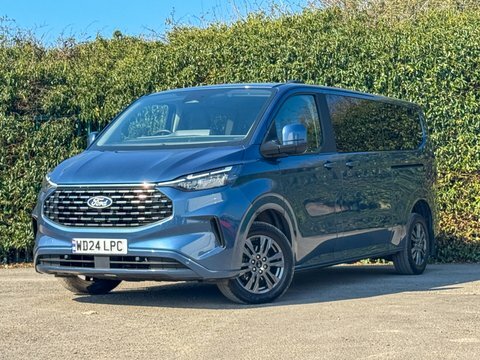 Ford Tourneo Custom Titanium Luxe Blue
