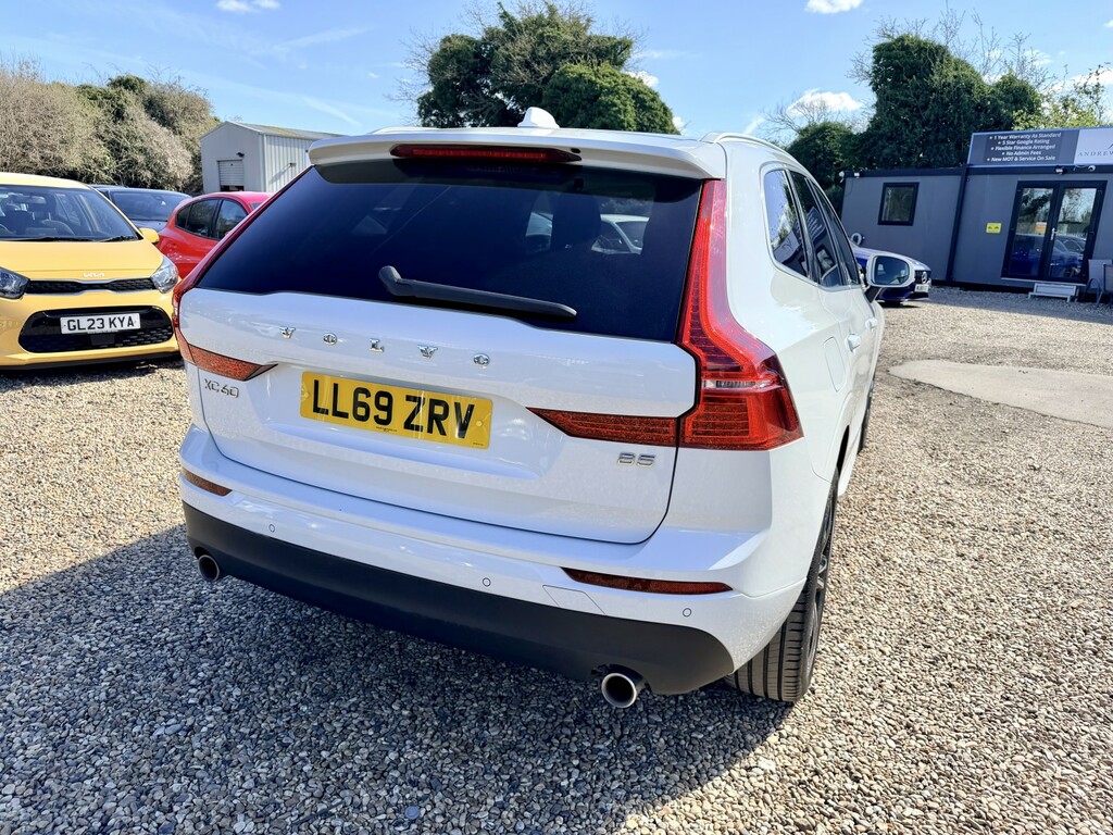 Volvo XC60 Suv 2.0 B5 Mhev Momentum Pro Suv Hybrid LL69ZRV White #4