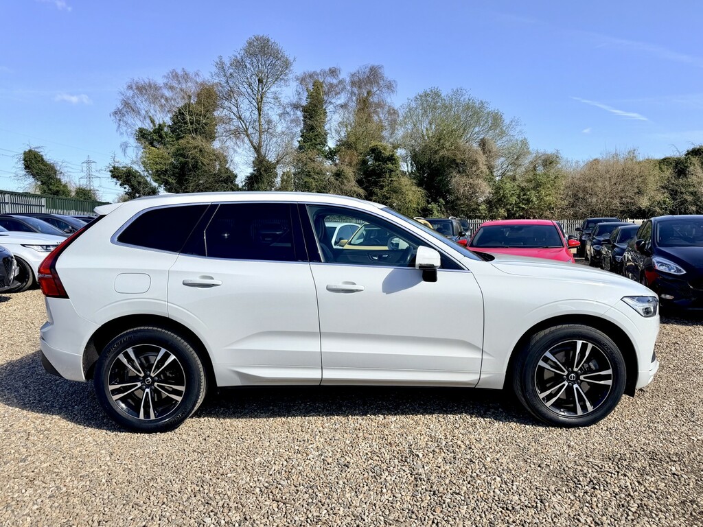 Volvo XC60 Suv 2.0 B5 Mhev Momentum Pro Suv Hybrid LL69ZRV White #2