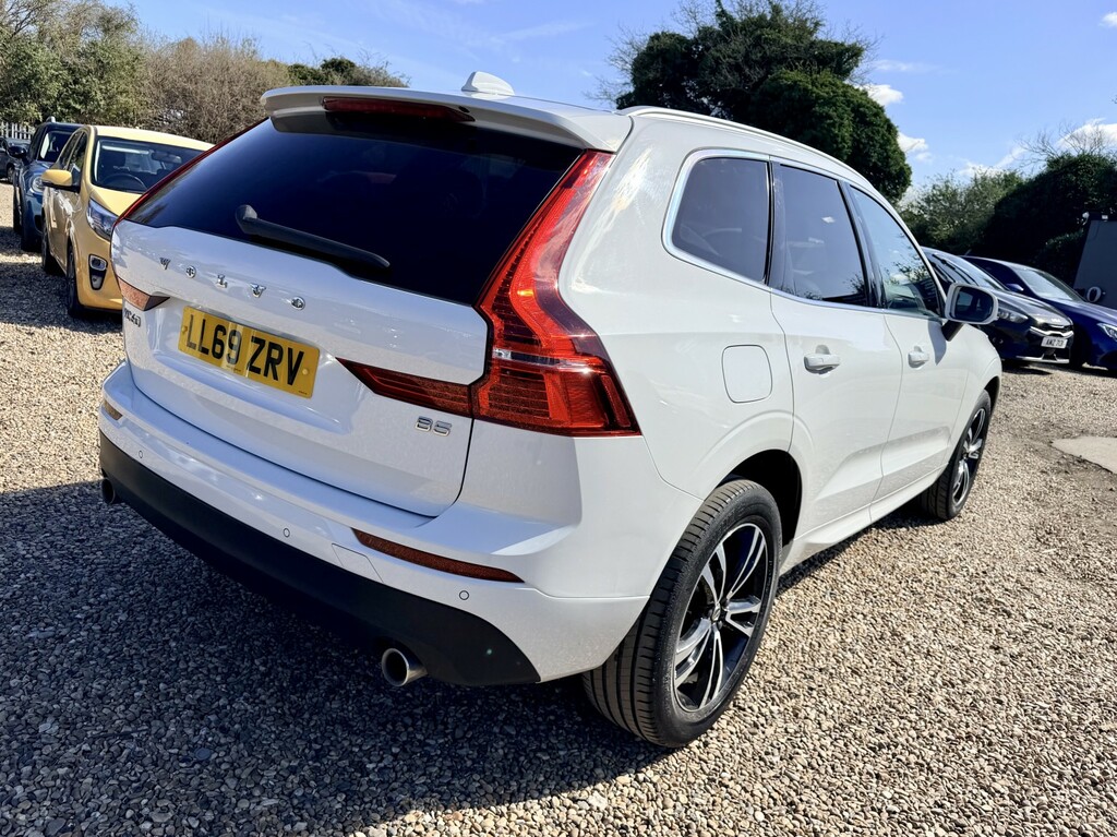 Volvo XC60 Suv 2.0 B5 Mhev Momentum Pro Suv Hybrid LL69ZRV White #3