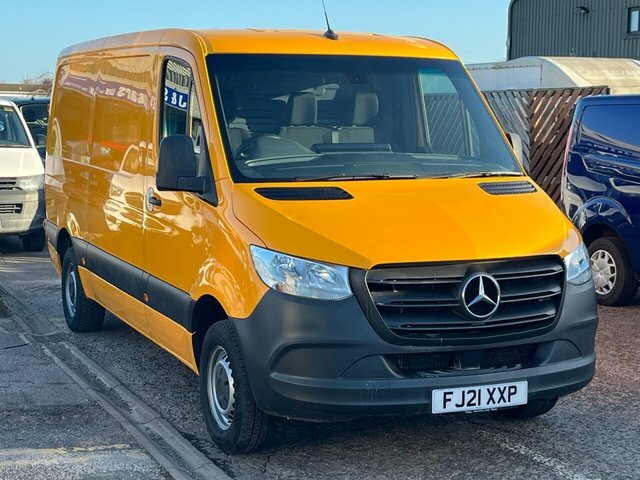 Mercedes-Benz Sprinter 315 Cdi Progressive Panel Yellow