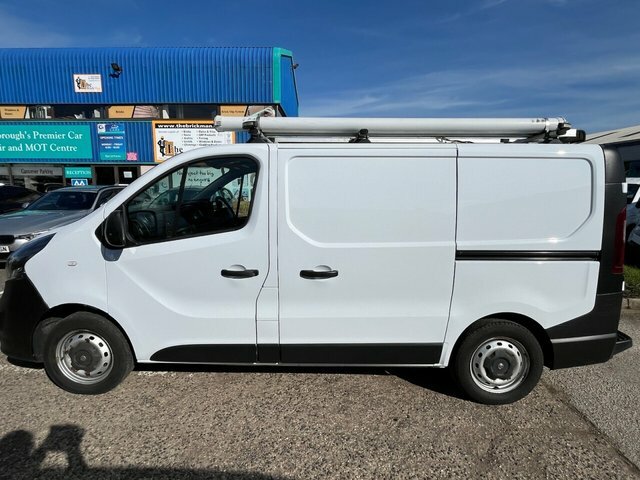 Vauxhall Vivaro Cdti 2900 Panel Van FH18URS White #5