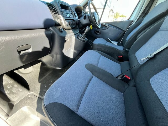 Vauxhall Vivaro Cdti 2900 Panel Van FH18URS White #4