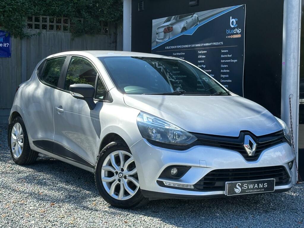 Renault Clio Hatchback 2017 Renault Clio 1.5 Play Dci 90 Silver #2