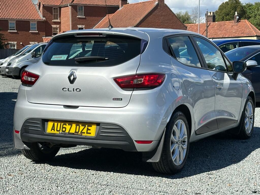 Renault Clio Hatchback 2017 Renault Clio 1.5 Play Dci 90 Silver #4