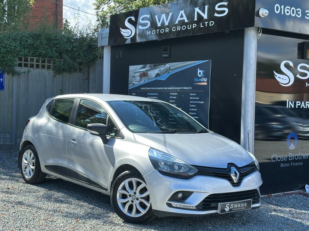Renault Clio Hatchback 2017 Renault Clio 1.5 Play Dci 90 Silver