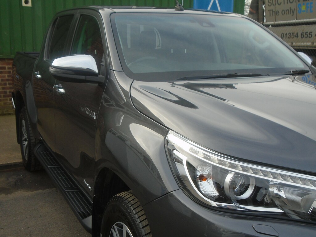 Toyota HILUX Invincible 4Wd D-4d Dcb YG70KUO #6