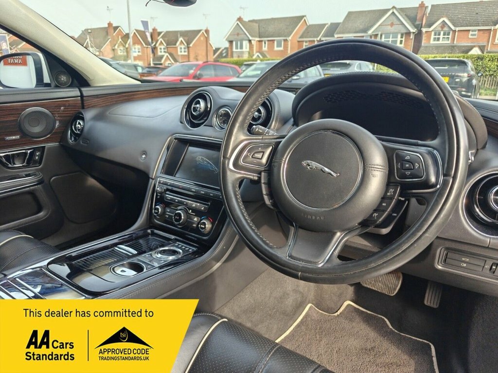Jaguar XJ 3L Portfolio White #2