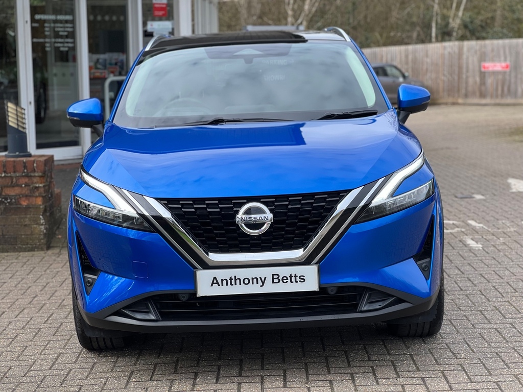 Nissan Qashqai 1.3 Dig-t Mh Premiere Edition Blue